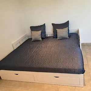 https://charmant-studio-de-23m2.fr-provencehotel.com
