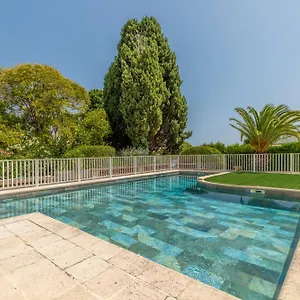 https://villa-anaite-piscine-privee.fr-provencehotel.com